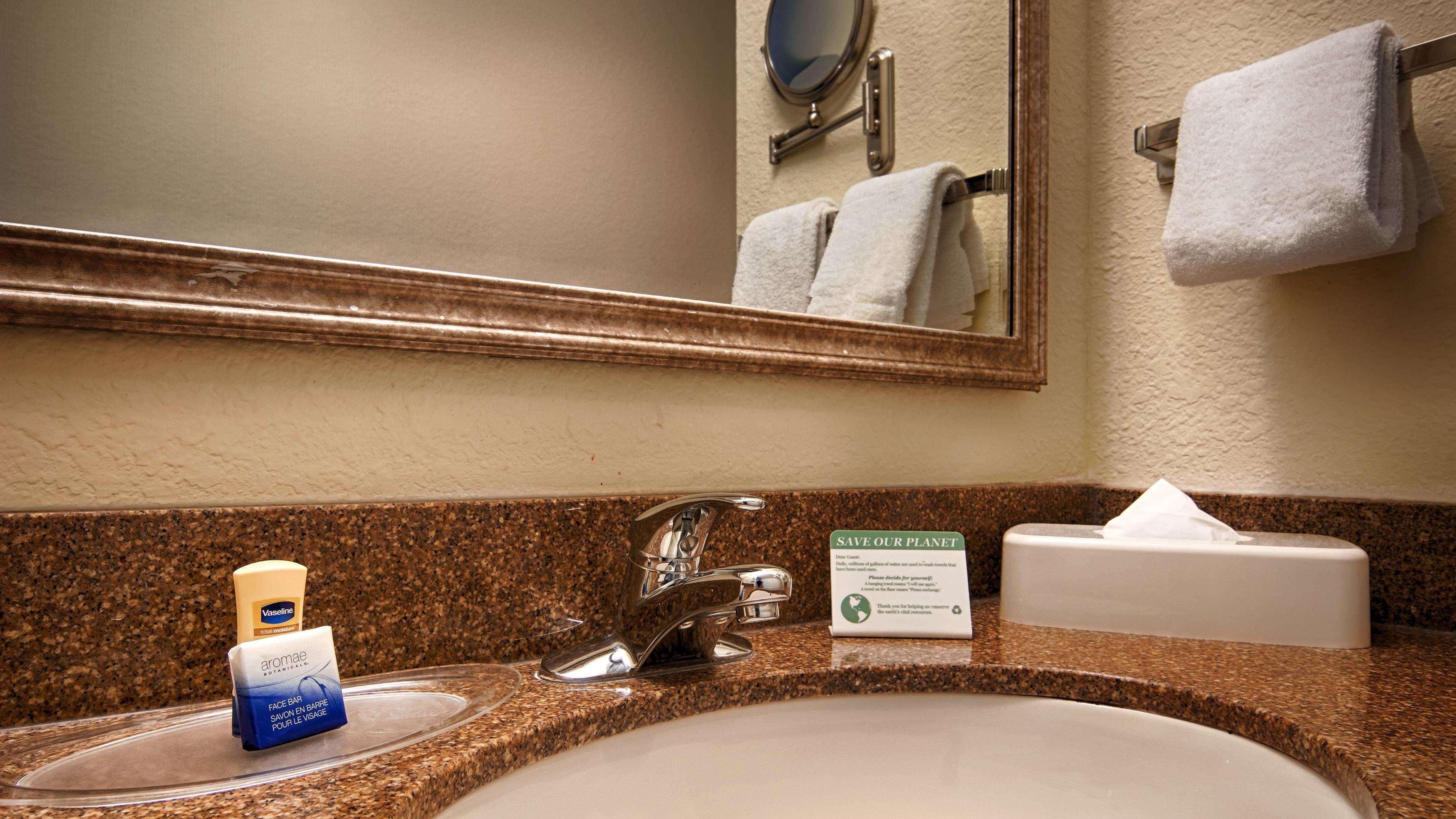 Best Western Plus Newport News Bagian luar foto