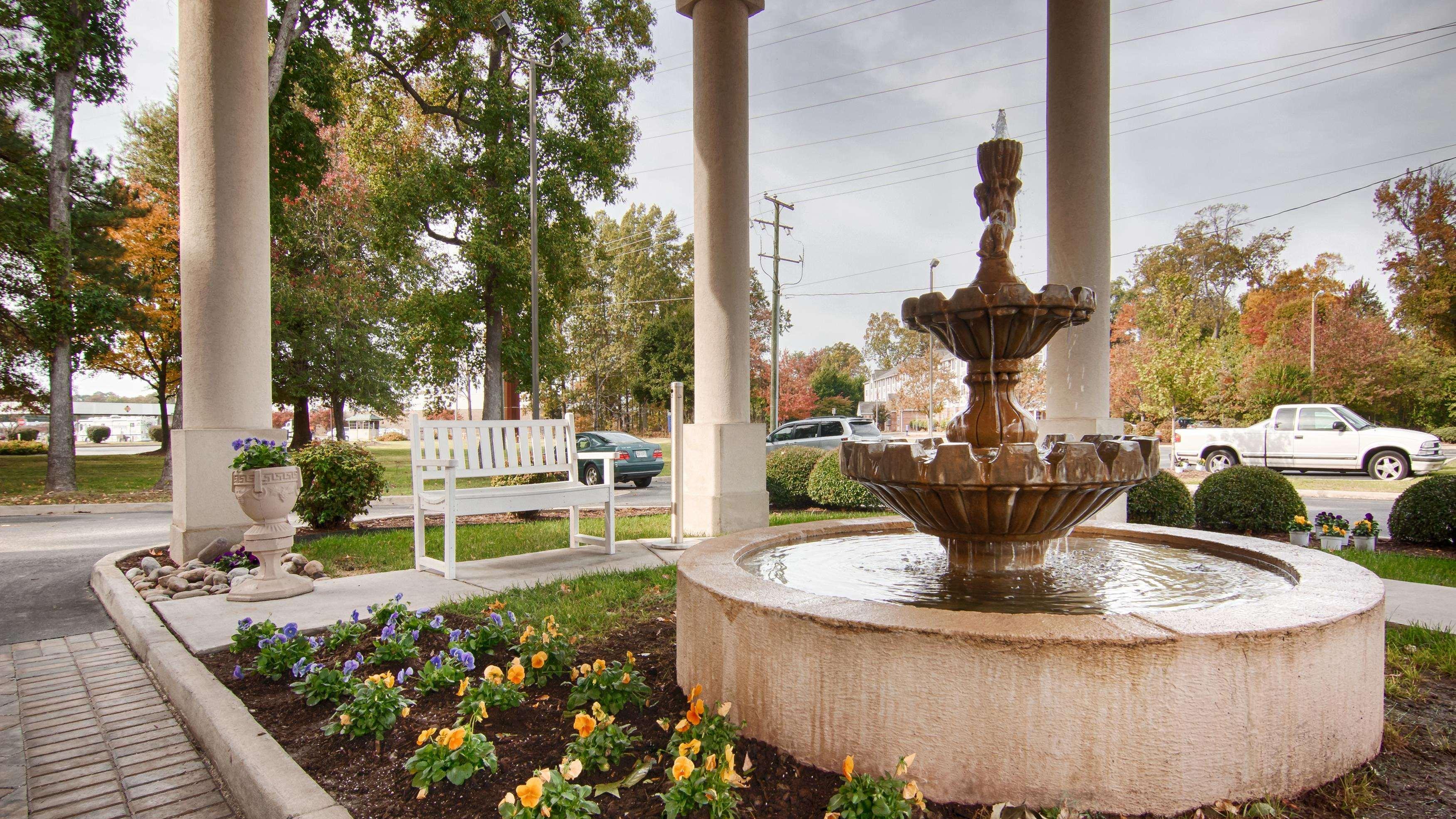 Best Western Plus Newport News Bagian luar foto