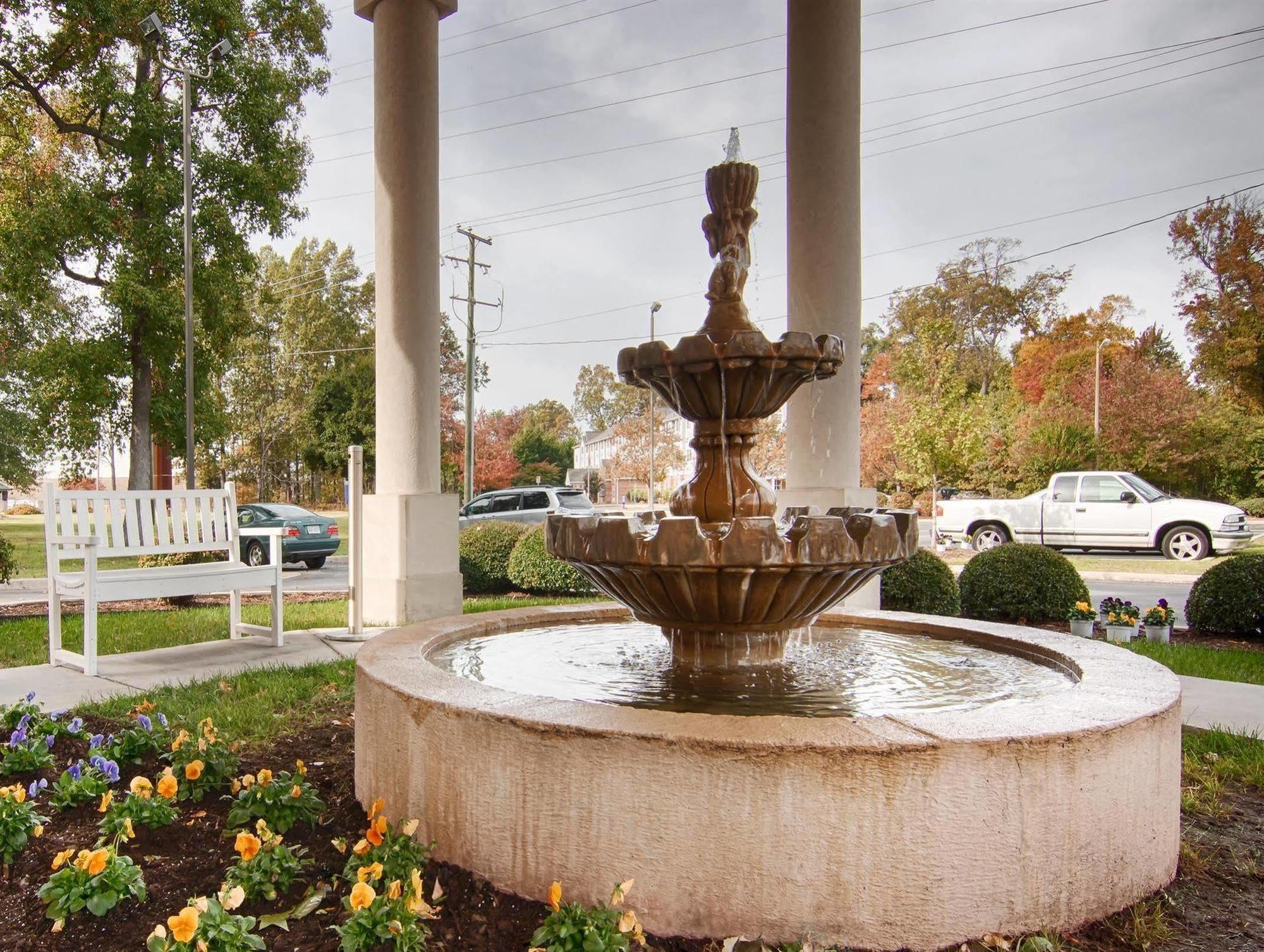 Best Western Plus Newport News Bagian luar foto